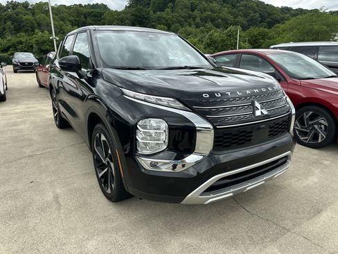 Used 2024 Mitsubishi Outlander SE AWD/4WD image 3