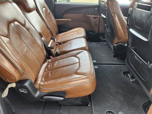 Used 2019 Chrysler Pacifica Limited w/ Advanced Safetytec Group image 31