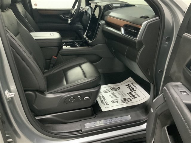 Used 2025 GMC Yukon XL Denali AWD/4WD image 28