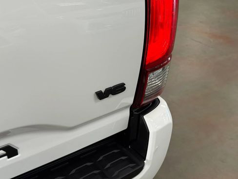 Used 2021 Toyota Tacoma SR AWD/4WD image 10
