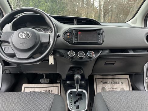 Used 2015 Toyota Yaris L image 17
