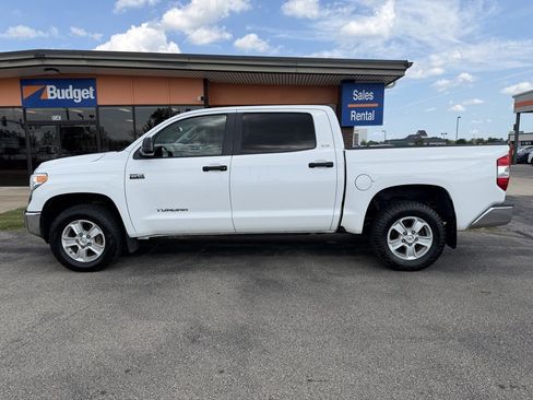 Used 2017 Toyota Tundra SR5 w/ SR5 Upgrade Package AWD/4WD image 2