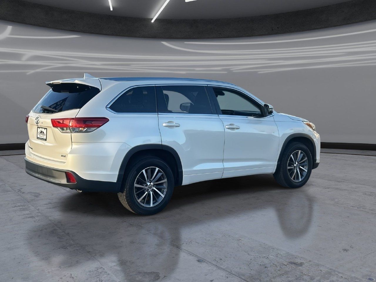 Used 2018 Toyota Highlander XLE FWD image 5