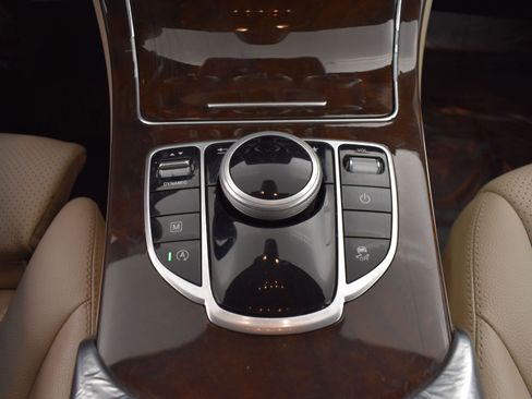 Used 2018 Mercedes-Benz GLC 300 4MATIC image 11