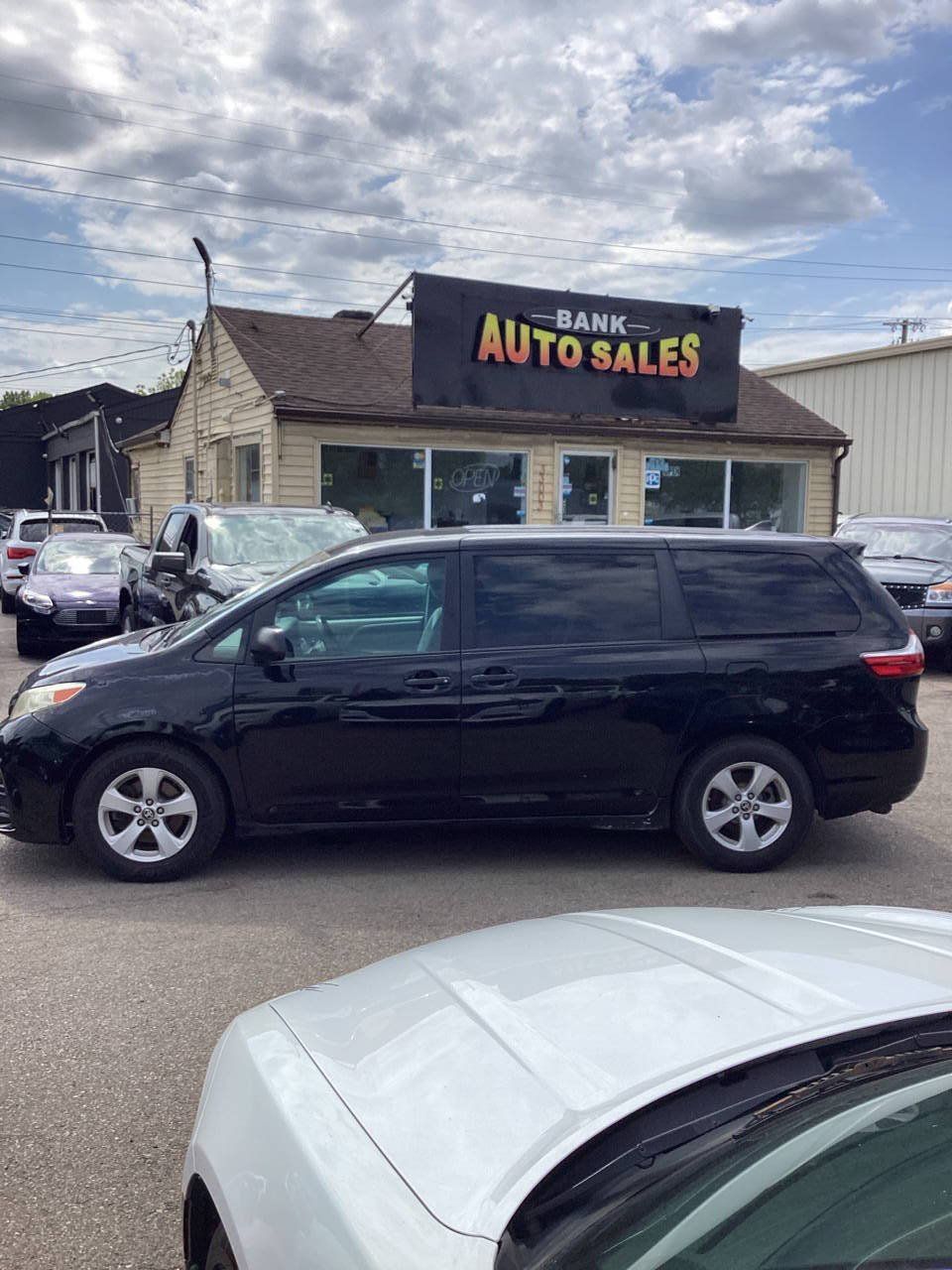 Used 2020 Toyota Sienna L FWD image 40