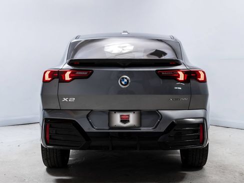 Used 2025 BMW X2 xDrive28i AWD/4WD image 6