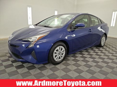 Used 2017 Toyota Prius Two w/ Carpet Mat Package FWD image 1
