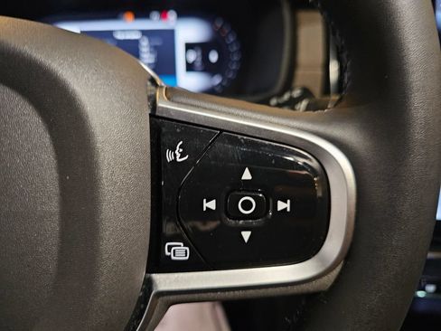 Certified 2025 Volvo XC90 B5 Plus AWD/4WD image 21