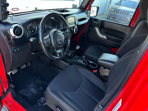 Used 2014 Jeep Wrangler Unlimited Rubicon w/ Connectivity Group image 14