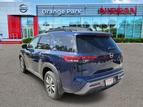 New 2026 Nissan Pathfinder SL image 3