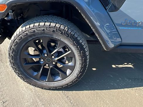 Used 2025 Jeep Wrangler Backcountry image 12