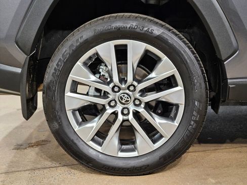 Used 2022 Toyota RAV4 XLE Premium FWD image 17