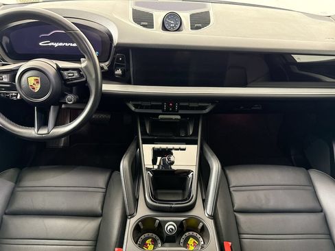 Used 2024 Porsche Cayenne Coupe AWD/4WD image 14