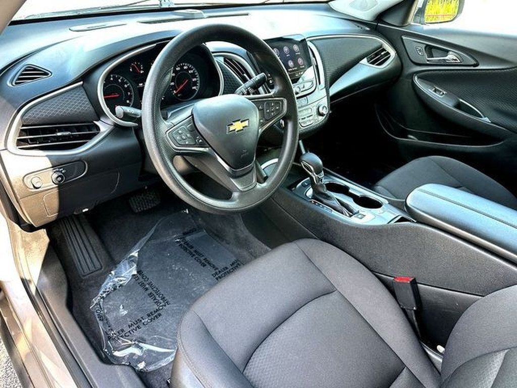 Used 2024 Chevrolet Malibu LT FWD image 13