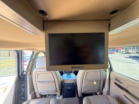 Used 2012 Cadillac Escalade ESV Premium image 22