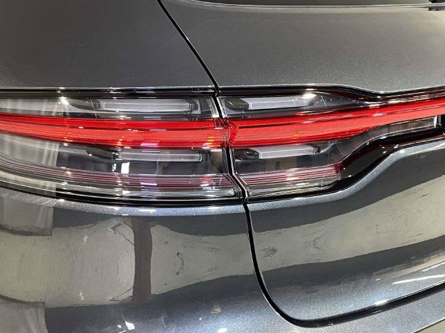 Certified 2025 Porsche Macan AWD/4WD image 16