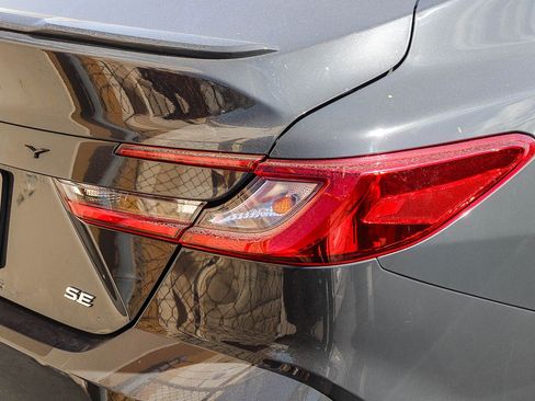 Used 2025 Toyota Camry SE w/ Convenience Package image 10