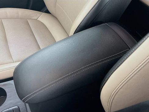 Used 2020 Ford Escape Titanium image 18