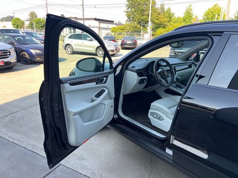 Used 2017 Porsche Macan S AWD/4WD image 12