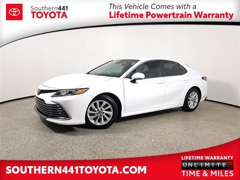 Used 2022 Toyota Camry LE image 1