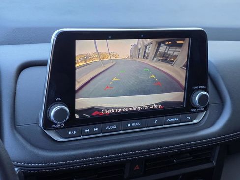 Used 2024 Nissan Rogue S image 12