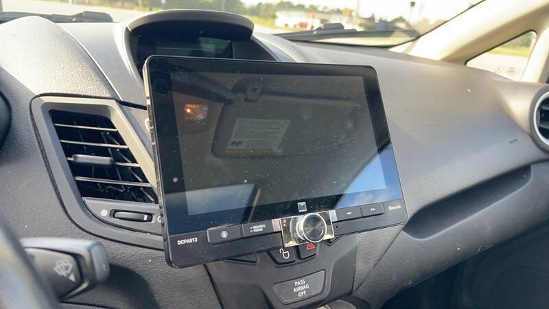 Used 2014 Ford Fiesta SE FWD image 20