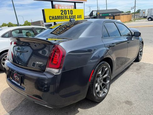 Used 2018 Chrysler 300 S w/ 300S Premium Group RWD image 3