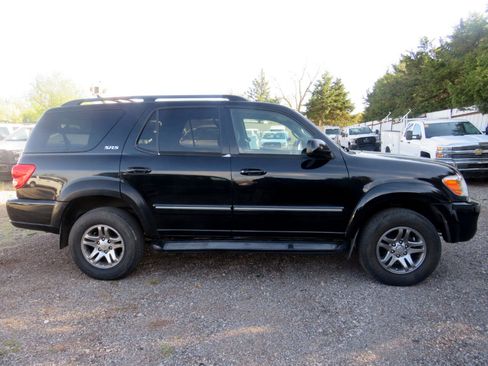 Used 2005 Toyota Sequoia SR5 image 4