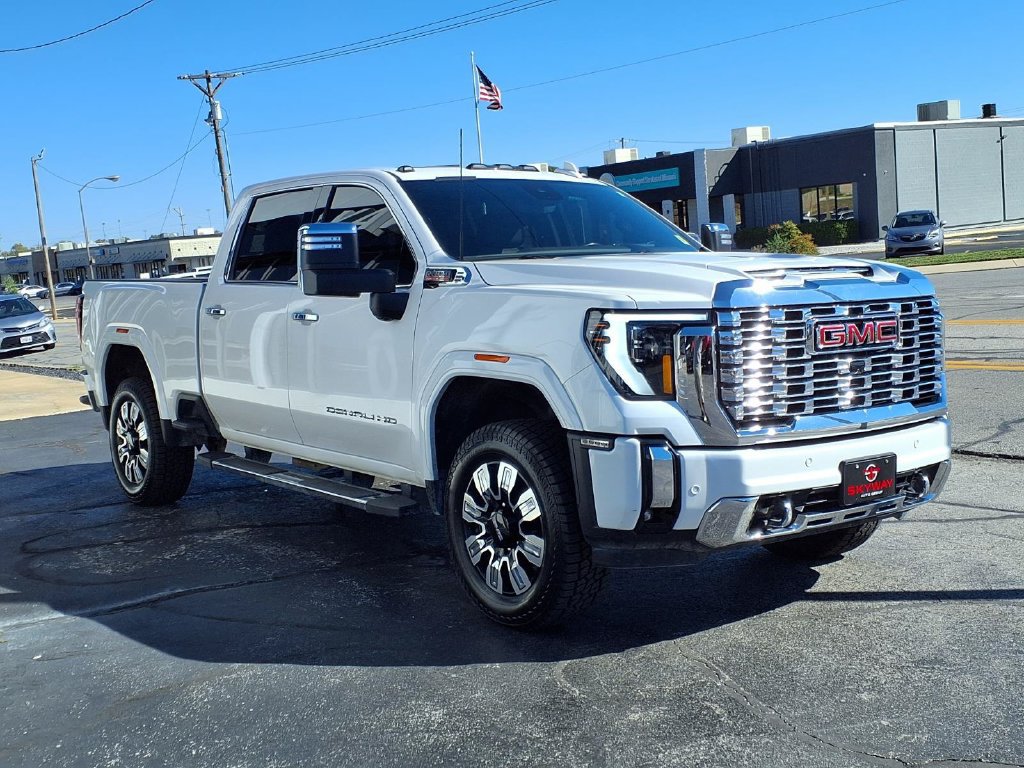 Used 2024 GMC Sierra 2500 Denali w/ Technology Package AWD/4WD image 3