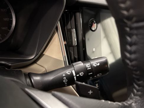 Used 2020 Subaru Outback Limited image 24