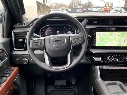 New 2026 GMC Sierra 2500 Denali Ultimate w/ LPO, Black Badging Package image 4