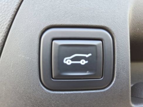 Used 2021 Buick Envision Essence w/ Sport Touring Package FWD image 19