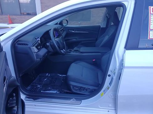 Used 2025 Toyota Camry LE image 13