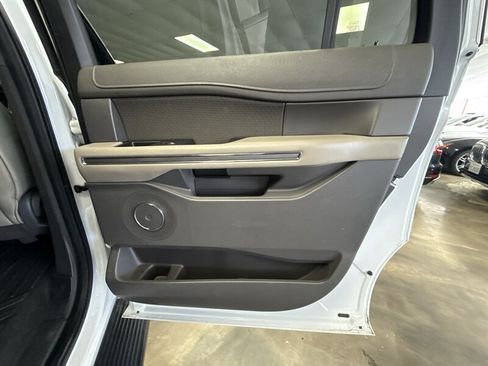 Used 2019 Ford Expedition Max XLT RWD image 18