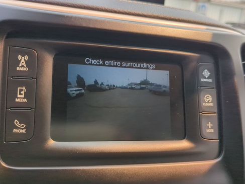 Used 2018 Jeep Cherokee Latitude w/ Safety Group AWD/4WD image 18