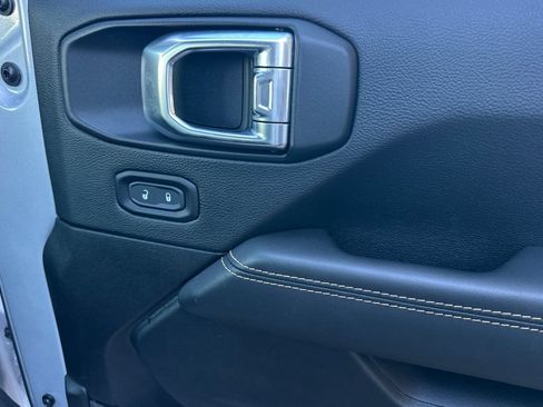 Used 2024 Jeep Wrangler Unlimited Sahara AWD/4WD image 19