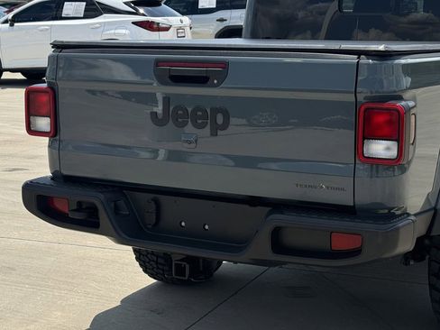 Used 2025 Jeep Gladiator Mojave AWD/4WD image 6