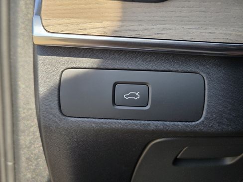 New 2026 Volvo XC90 B5 Plus image 24