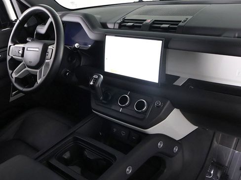 Used 2024 Land Rover Defender 110 SE image 29