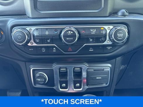 Used 2022 Jeep Wrangler Sport AWD/4WD image 9