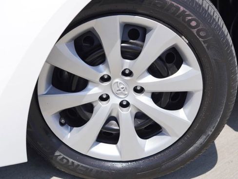 Used 2022 Toyota Corolla LE w/ Carpet Mat Package (TMS) FWD image 11