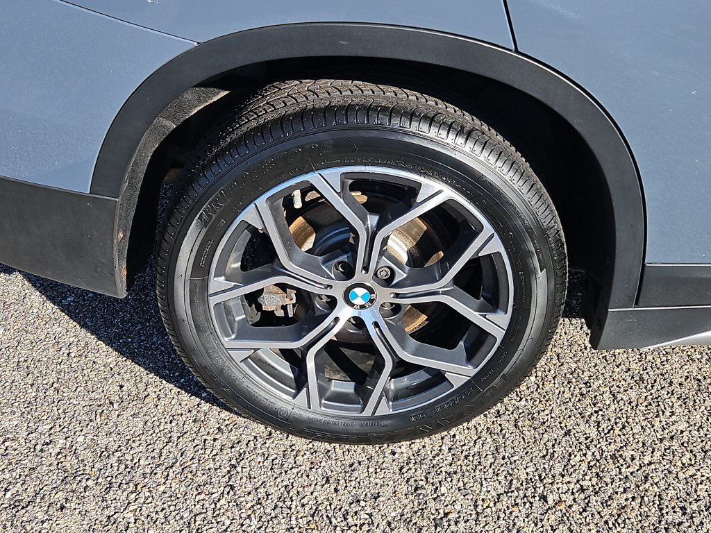 Used 2022 BMW X1 xDrive28i AWD/4WD image 9