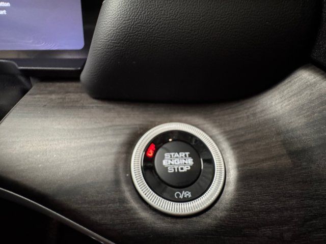 Used 2023 Jeep Grand Cherokee Limited w/ Luxury Tech Group II AWD/4WD image 22