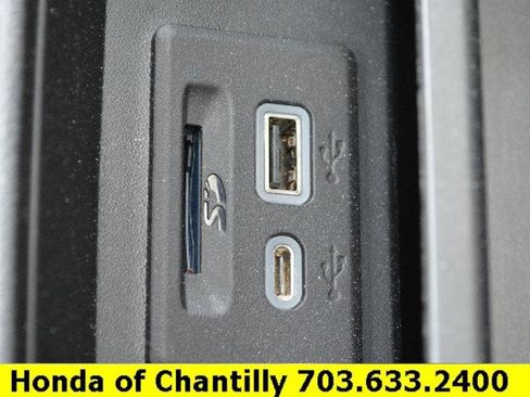 Used 2021 Chevrolet Suburban Z71 image 18