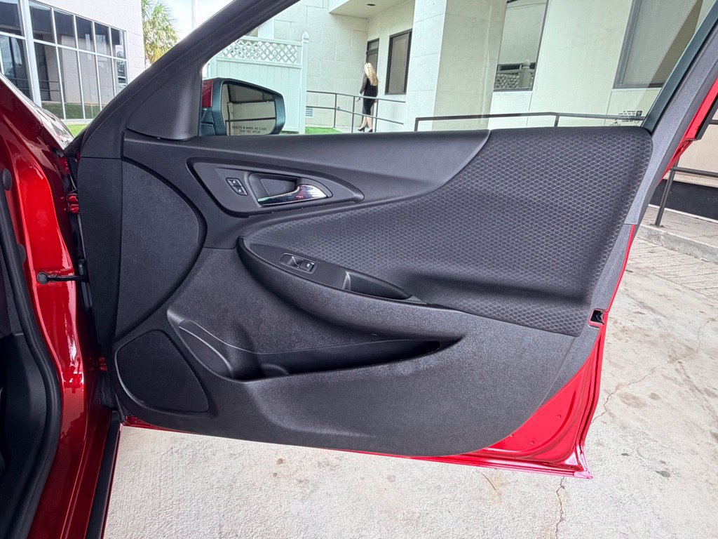 Used 2025 Chevrolet Malibu RS FWD image 36