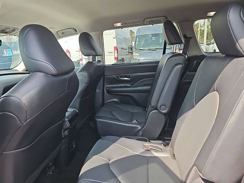 Used 2024 Toyota Grand Highlander XLE image 14