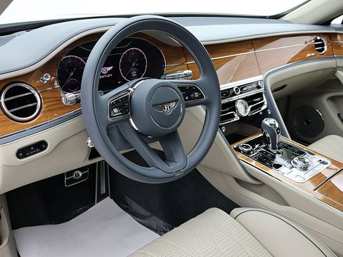 Used 2023 Bentley Flying Spur Azure image 27