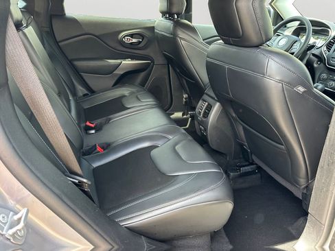 Used 2020 Jeep Cherokee Latitude Plus AWD/4WD image 7