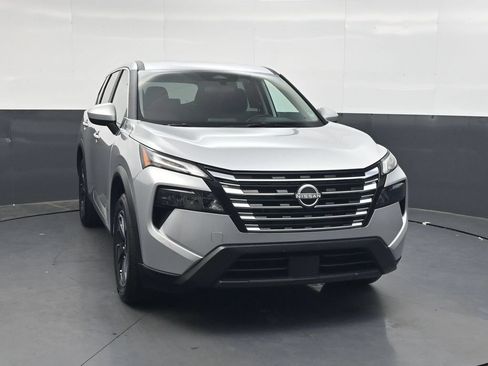 Used 2025 Nissan Rogue SV FWD image 13