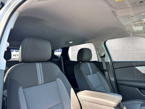 Used 2025 Chevrolet Blazer LT FWD image 7